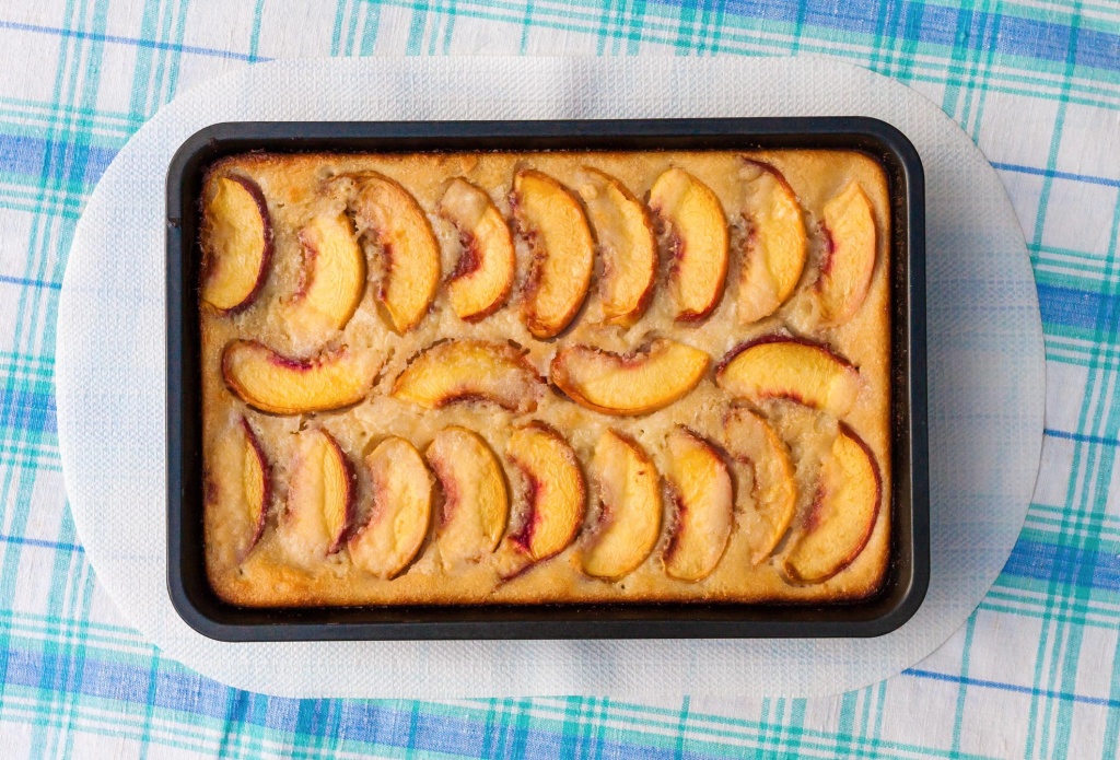 Клафути с персиками